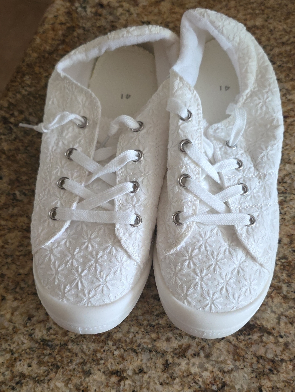 White Floral Embroidered Women's Sneakers - Slip On